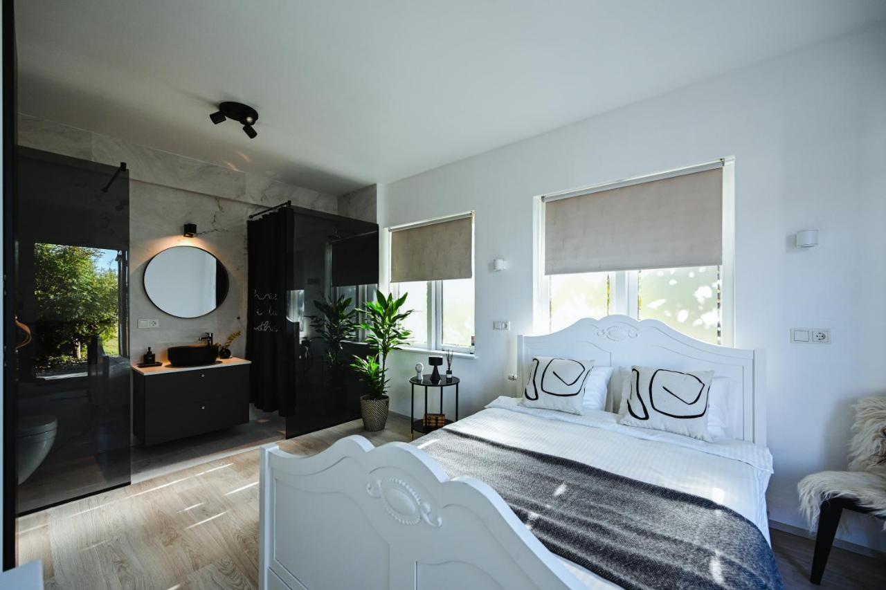 Alka - Cozy Room By The Sea With Private Hot Tub Njarthvik Εξωτερικό φωτογραφία