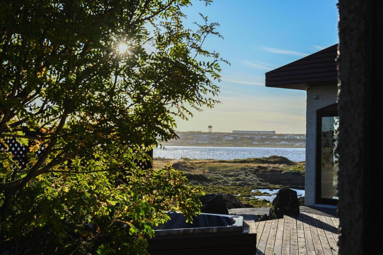 Alka - Cozy Room By The Sea With Private Hot Tub Njarthvik Εξωτερικό φωτογραφία