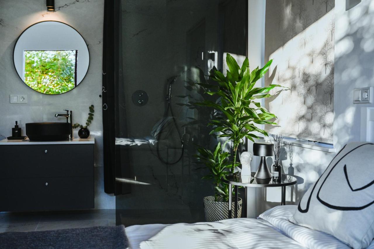 Alka - Cozy Room By The Sea With Private Hot Tub Njarthvik Εξωτερικό φωτογραφία