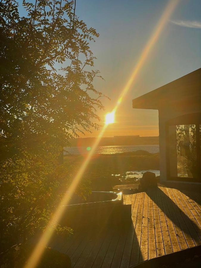 Alka - Cozy Room By The Sea With Private Hot Tub Njarthvik Εξωτερικό φωτογραφία